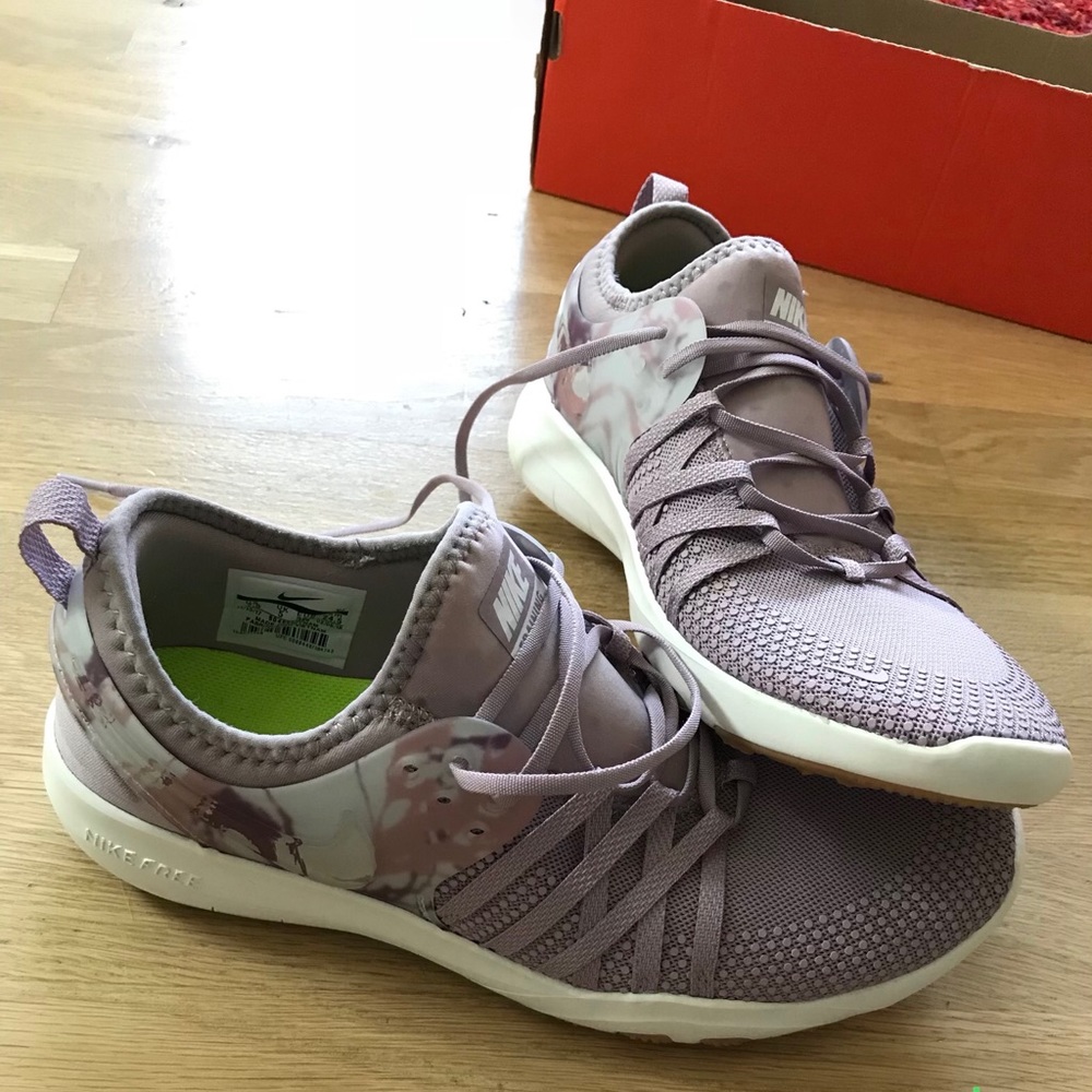 Brand new nike tennis shoes